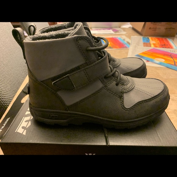 Boys Uggs black and gray mint condition. - Picture 2 of 7